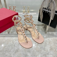 ROCKSTUD THONG SANDAL WITH STRAPS IN LIGHT PINK CALFSKIN