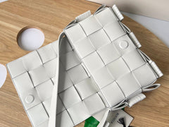 SMALL CASSETTE 23 IN WHITE FRINGED CALFSKIN