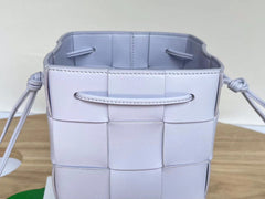 SMALL CASSETTE BUCKET 18 IN PALE PURPLE CALFSKIN