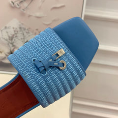 LP RAFFIA CHARMS FLATS SANDAL SKY CALFSKIN