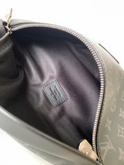 LV 25S DISCOVERY BUMBAG 44 IN BLACK MONOGRAM ECLIPSE CALFSKIN