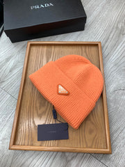 BEANIIE HAT IN CARROT ORANGE WOOL 335036