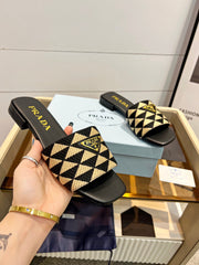 PRA EMBROIDERED SLIDES FLAT BLACK AND BEIGE FABRIC