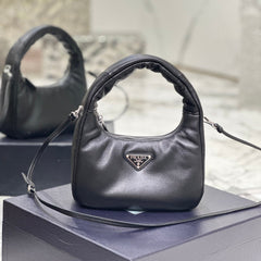 HOBO BAG 21 IN BLACK SOFT LAMBSKIN