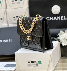 25S CHANEL MEDIUM FLAP BAG 25 IN BLACK CALFSKIN GOLD HARDWARE
