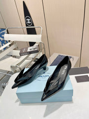 KITTEN HEEL PUMPS WITH CREATIVE SHAPE IN BLACK GLOSSY LAMBSKIN