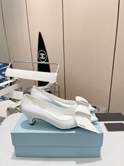 POINTED TOE PUMPS KITTEN HEEL IN WHITE GLOSSY LAMBSKIN WITH BOW