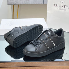 VALENTINO 25S GARAVANI ROCKSTUD UNTITLED STUDDED SNEAKERS IN BLACK LAMBSKIN