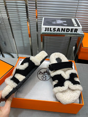 CHYPRE SLIPPERS IN BEIGE LAMB WOOL AND BLACK SUEDE