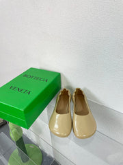 ATOMIC BALLERINA FLAT IN BISQUE BEIGE CALFSKIN