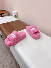 THICK-SOLED SLIPPERS IN PINK WOOL