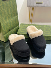 GG MOLLY MULE IN BLACK MONOGRAM JACQUARD FABRIC AND SHEARLING LINING