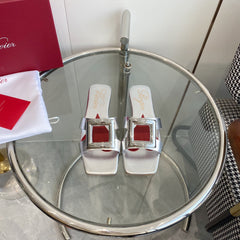 VIV' BY THE SEA LOVE METAL MULES IN SILVER PATENT CALFSKIN