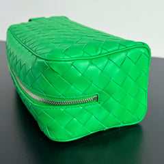 INTRECCIATO CLUTCH 26 IN MALACHITE GREEN CALFSKIN
