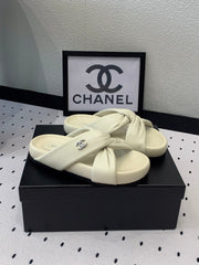 TWISTED SLIPPERS IN WHITE LAMBSKIN