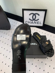 CC SLIPPERS IN BLACK CALFSKIN