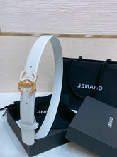 CC BELT 30MM IN WHITE SMOOTH CALFSKIN GOLD MIX WHITE METAL LOGO