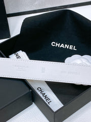 CC BELT 30 MM IN WHITE CALFSKIN PEARL LOGO WITH GOLD HARDWARE