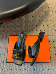 ILOT FLAT SANDAL IN BLACK CALFSKIN