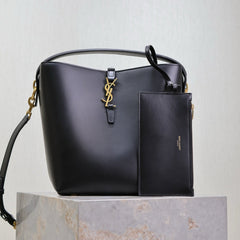 LE 37 MEDIUM BUCKET BAG 26 IN BLACK CALFSKIN GOLD HARDWARE
