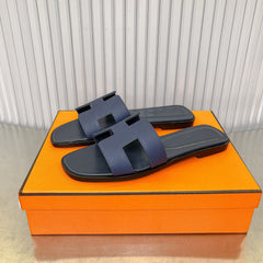 0RAN SANDAL IN DARK BLUE CALFSKIN