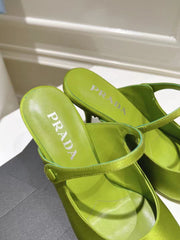 PRA 75 POINTED SATIN MULES IN GREEN FLEECE HEEL