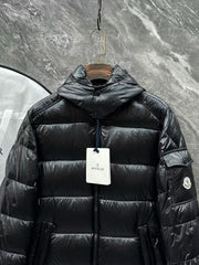 MONCLER PUFFER JACKET IN BLACK