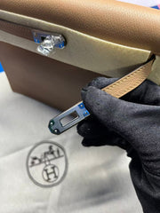 KELLY DANSE 22 TAN BROWN IN CALFSKIN SILVER HARDWARE