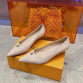 LV SINGLE LOW HEEL PUMP BIEGE