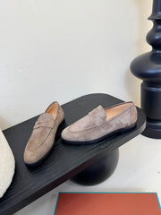 CLASSIC LOAFERS IN LIGHT TAUPE SUEDE