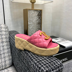 THICK SOLE WEDGE SLIPPERS IN PUNCH PINK LAMBSKIN AND BEIGE RUBBER