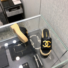 THICK SOLE WEDGE SLIPPERS IN BLACK LAMBSKIN AND BEIGE RUBBER