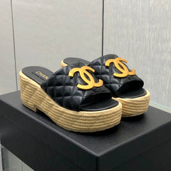 THICK SOLE WEDGE SLIPPERS IN BLACK LAMBSKIN AND BEIGE RUBBER