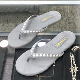 THONG SLIDE IN PALE GRAY SUEDE WITH WHITE DOT