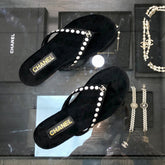 THONG SLIDE IN BLACK SUEDE WITH WHITE DOT