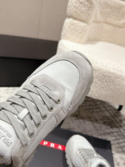 PRADA 25S MEN SNEAKERS LOGO IN WHITE AND LIGHT GRAY NUBUCK AND CANVAS