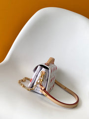 POCHETTE MÉTIS EAST WEST 21.5 IN WHITE WITH CHERRY PRINT MONOGRAM