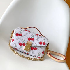 POCHETTE MÉTIS EAST WEST 21.5 IN WHITE WITH CHERRY PRINT MONOGRAM