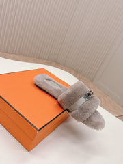 HM 25S ORAN SANDAL IN PALE BEIGE GRAY SHEARLING WITH SILVER HARDWARE