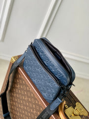 TRIO MESSENGER 25 IN BLUE MONOGRAM SHADOW CALFSKIN