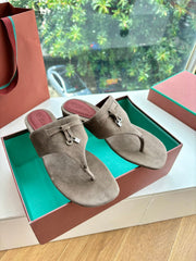 LP THONG SANDALS 25S IN STONE BROWN SUEDE