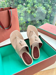 LP THONG SANDALS 25S IN WARM BEIGE SUEDE