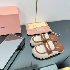 MULES SLIPPERS IN BROWN CALFSKIN AND WHITE DOTS CANVAS WITH GOLD COIN