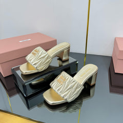 MATELASSÉ SLIDES PUMP IN GOLD PATENT CALFSKIN