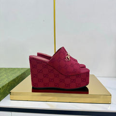 GG WEDGE SLIDES 110 IN RED FABRIC WITH GOLD HARDWARE