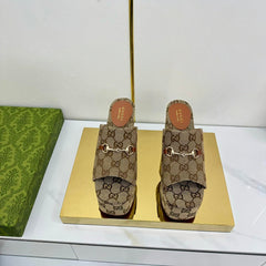 GG WEDGE SLIDES 110 IN DARK BEIGE FABRIC WITH GOLD HARDWARE