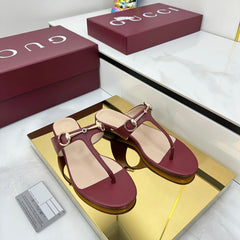 THONG SANDALS IN RED LAMBSKIN WITH GOLD HARDWARE