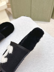 CHANEL 25S FUR SLIPPERS DOUBLE-LAYERED IN BLACK WITH WHITE CC LOGO
