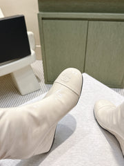 CHANEL 25S KNEE-HIGH BOOTS 60MM IN WHITE PATENT CALFSKIN WEDGE HEELS