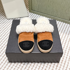 CHANEL 25S INDOOR SLIPPERS IN CARAMEL AND BLACK SUEDE FUR-LINED